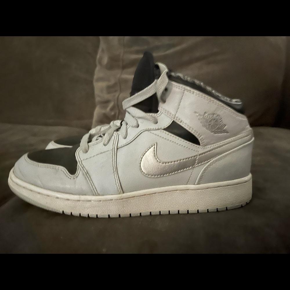 Jordan 1 mid